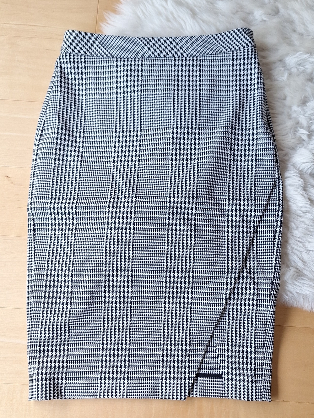 Banana Republic Houndstooth Black & White Pencil Skirt